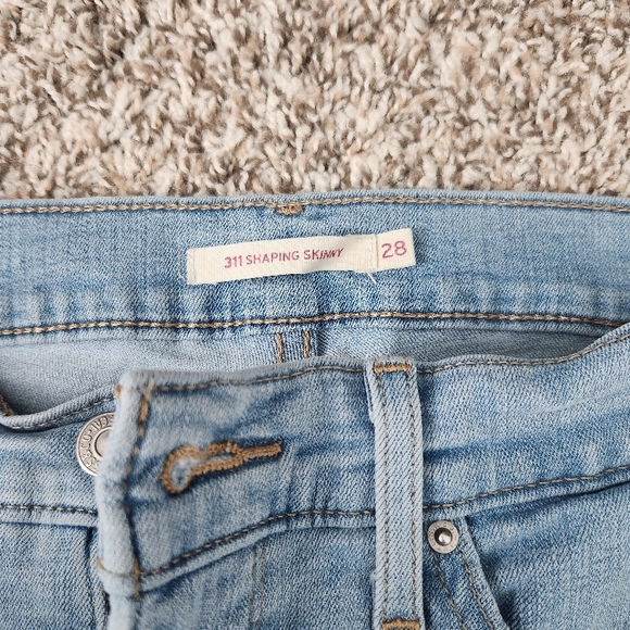 Levi's Women's Light Blue Jeans - Picture 2 of 3